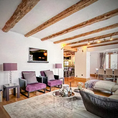 Very Central, Private Sauna Holiday home
